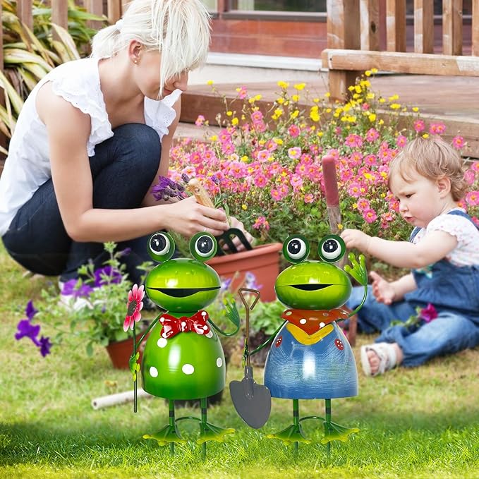 HONGLAND Metal Yard Art Garden Decor for Outside - Cute Frog Outdoor Decor - 3D Spring Frogs Figurine Garden Sculptures & Statues - Gifts for Grandma Mom - 2 Pcs